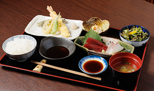 天ぷら刺身定食 2,200円